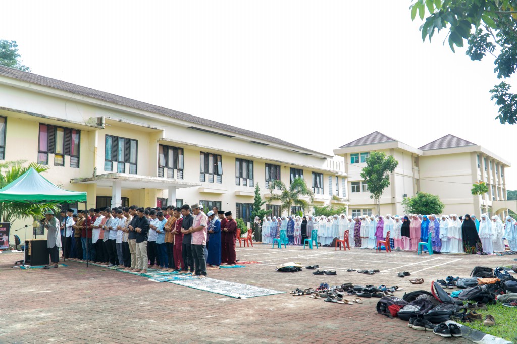 Universitas Pahlawan Tuanku Tambusai (UP) Laksanakan Sholat Ghaib Untuk Palu dan Donggala