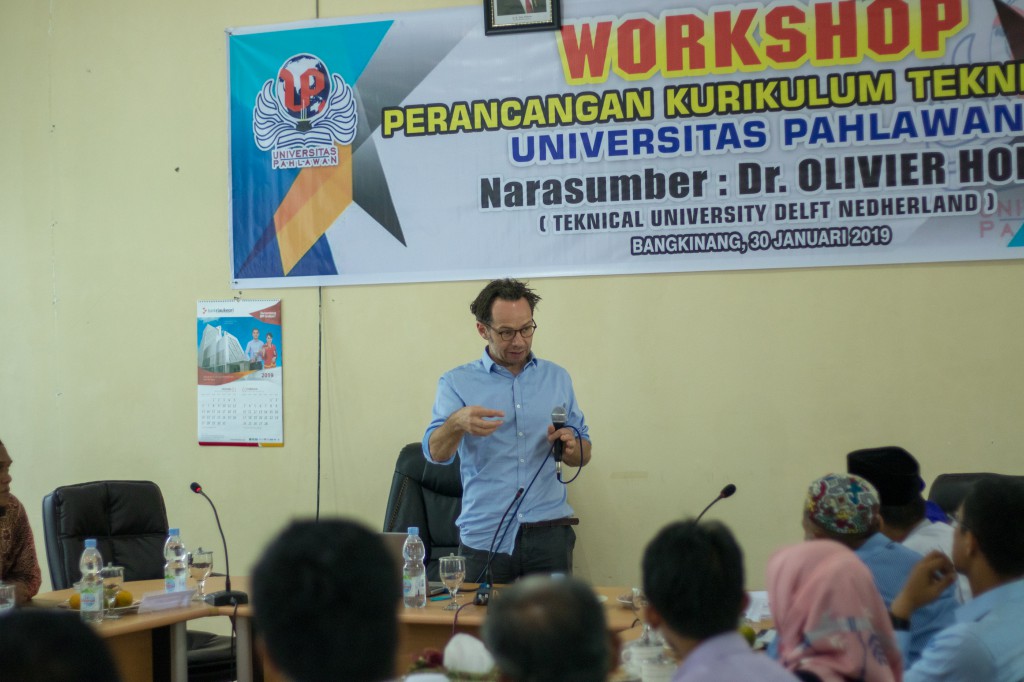 Universitas Pahlawan Tuanku Tambusai Adakan Workshop Pengembangan Kurikulum Datangkan Pembicara International