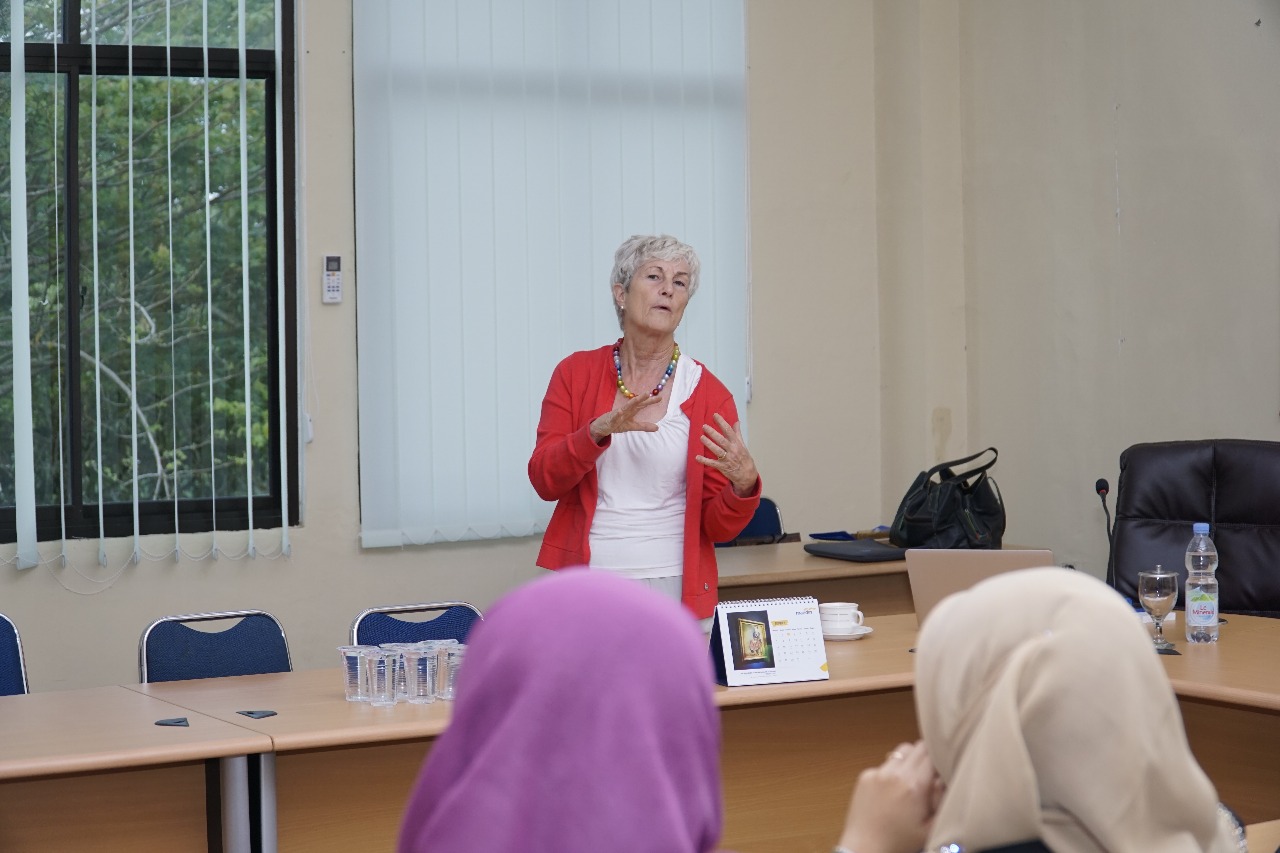 Universitas Pahlawan Tuanku Tambusai Adakan Closing Ceremony Mrs. Marieke Expert PUM
