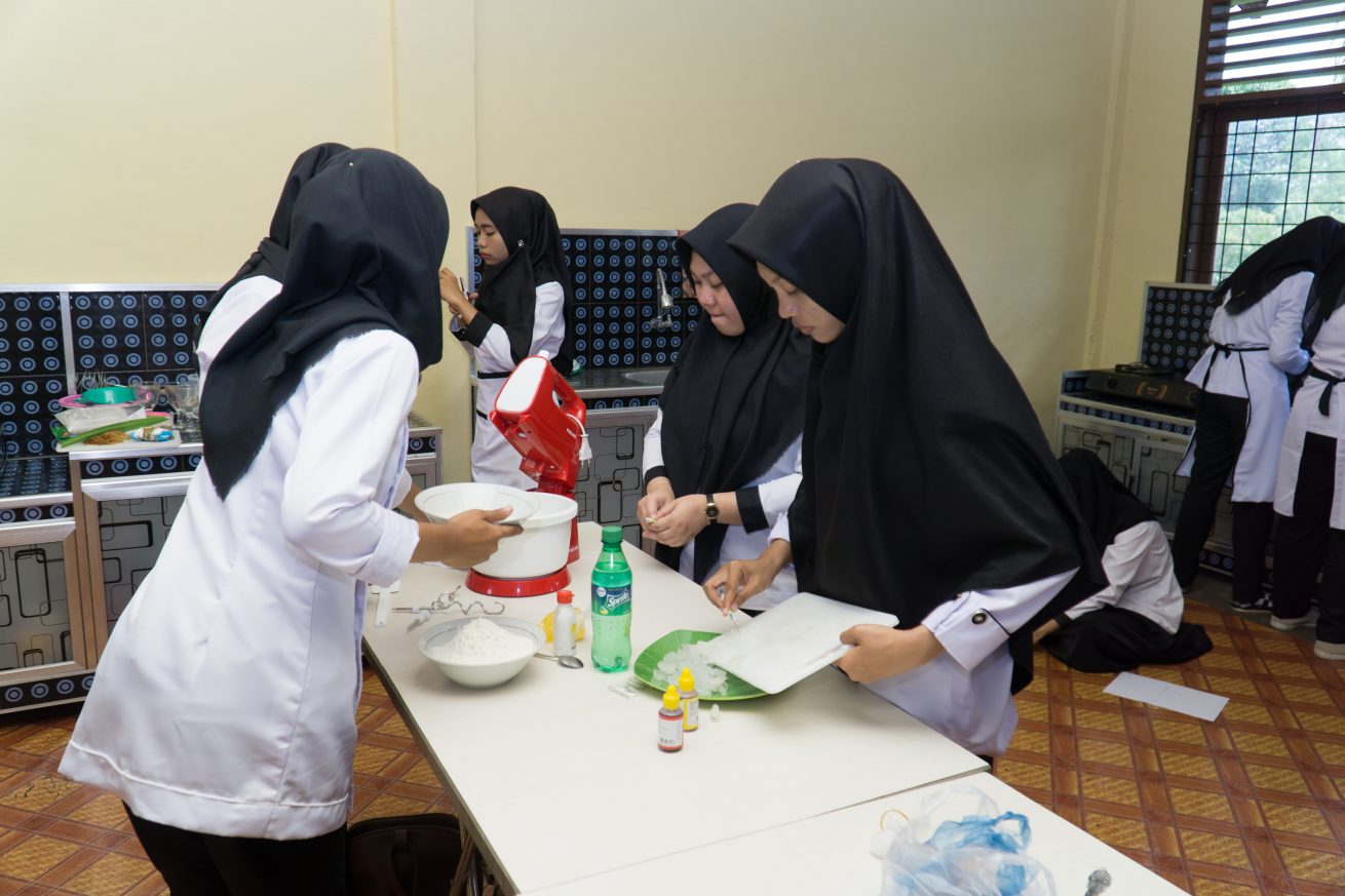 Mahasiswa S1 Gizi Universitas Pahlawan Tuanku Tambusai Perkenalkan Makanan Selingan Khas Nusantara