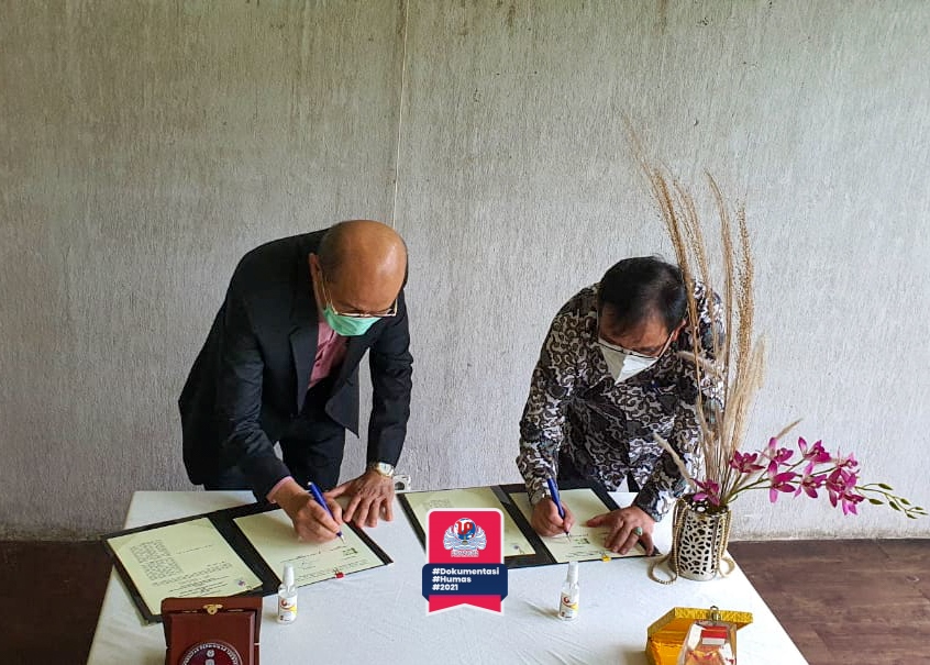 Penandatanganan MoU antara Universitas Pahlawan dan Universitas Pendidikan Indonesia