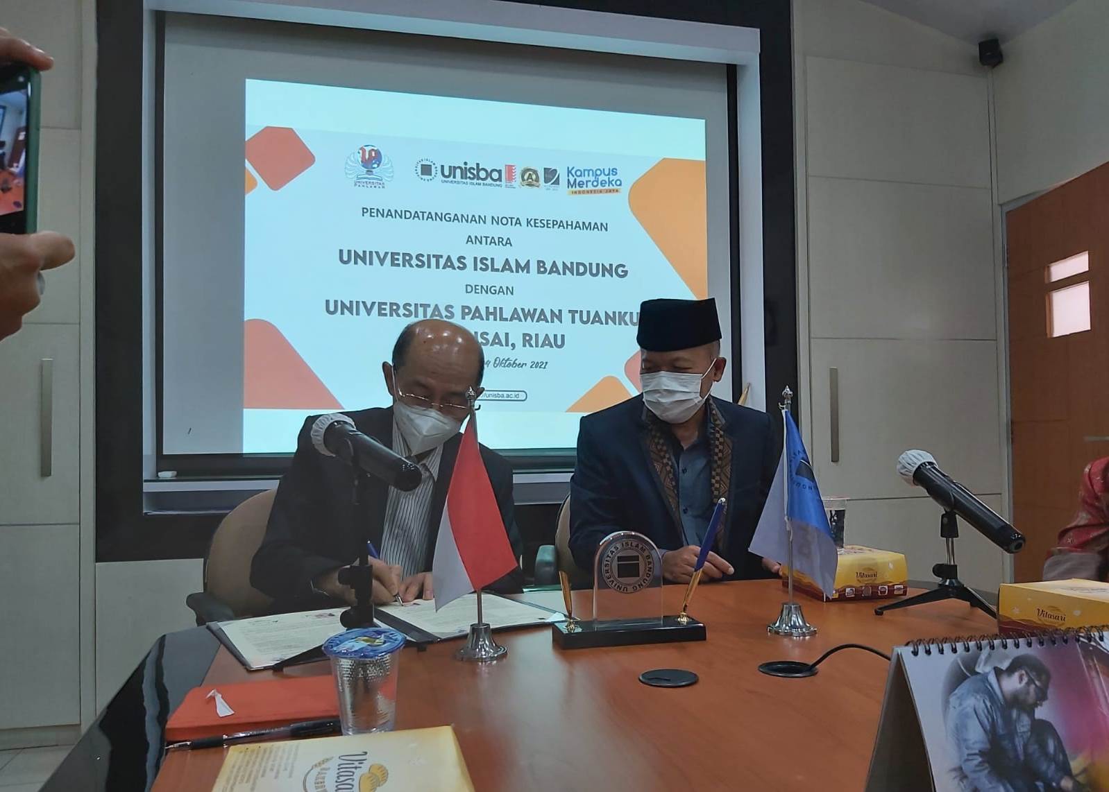 Penandatanganan MoU Universitas Pahlawan dengan UNISBA