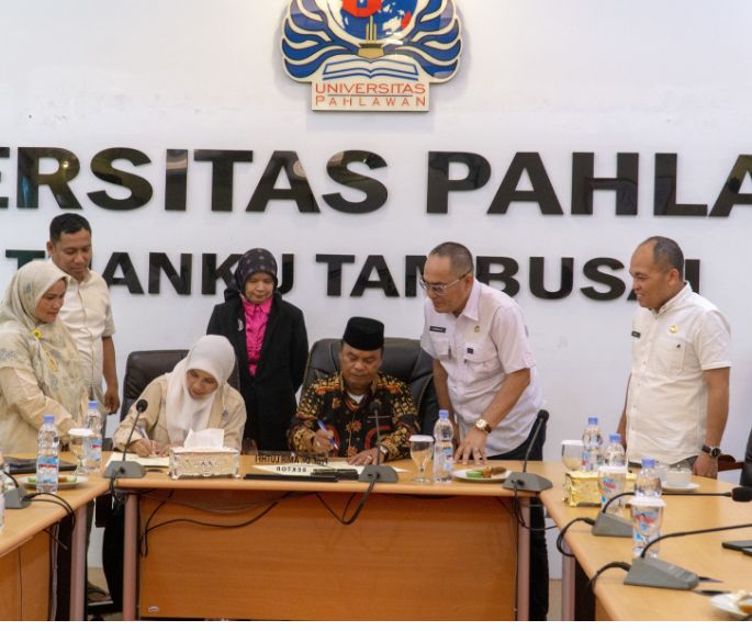 Penandatanganan MoU Beasiswa Bupati Kampar