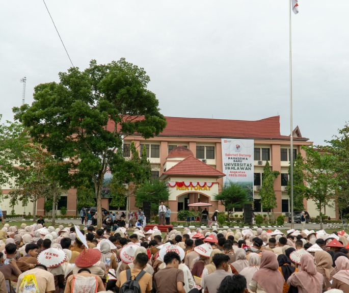 PKKMB 2025, Rektor Universitas Pahlawan Tekankan Pentingnya Karakter dan Kepribadian Unggul di Era Society 5.0