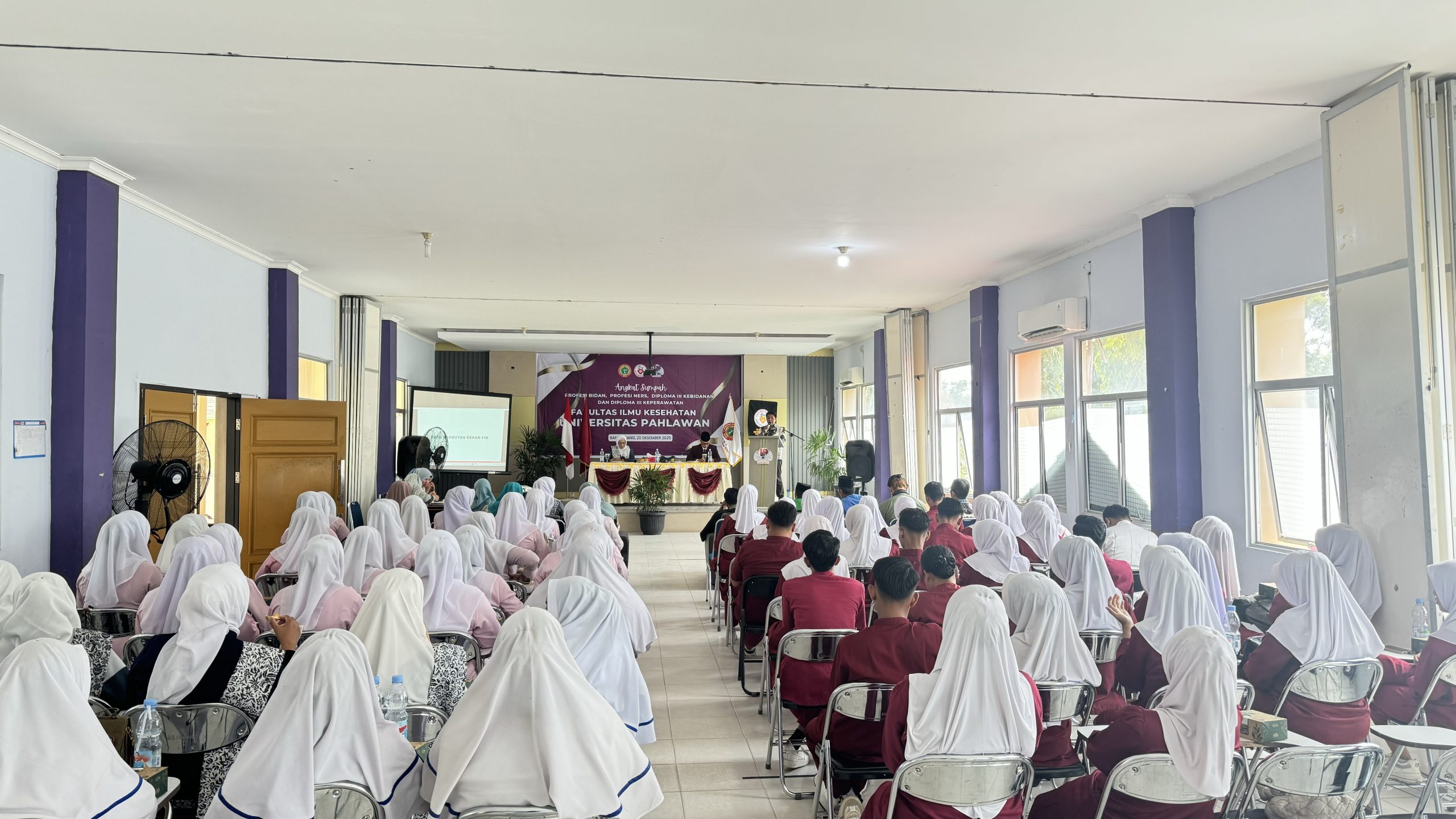 Wakil Dekan Non Akademik FIK UP Resmi Buka dan Ambil Sumpah Pelantikan Profesi Kesehatan Tahun 2025–2026