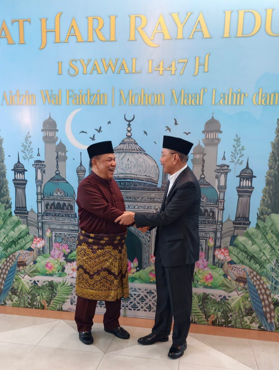 Rektor Universitas Pahlawan Halal Bihalal dengan Plt Gubernur Riau di Pekanbaru