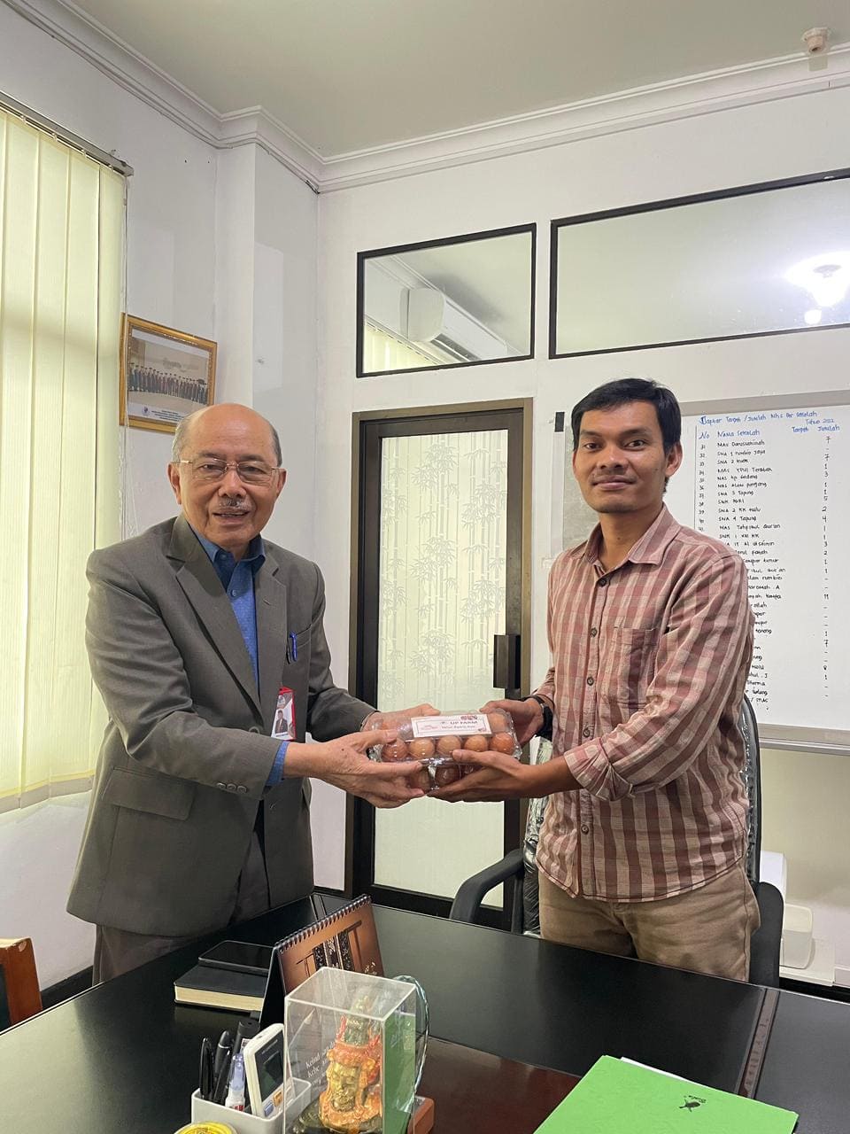 Inovasi Prodi Peternakan UP Produksi Telur Omega-3 dari Limbah Minyak Ikan Patin dengan Sistem Free Range