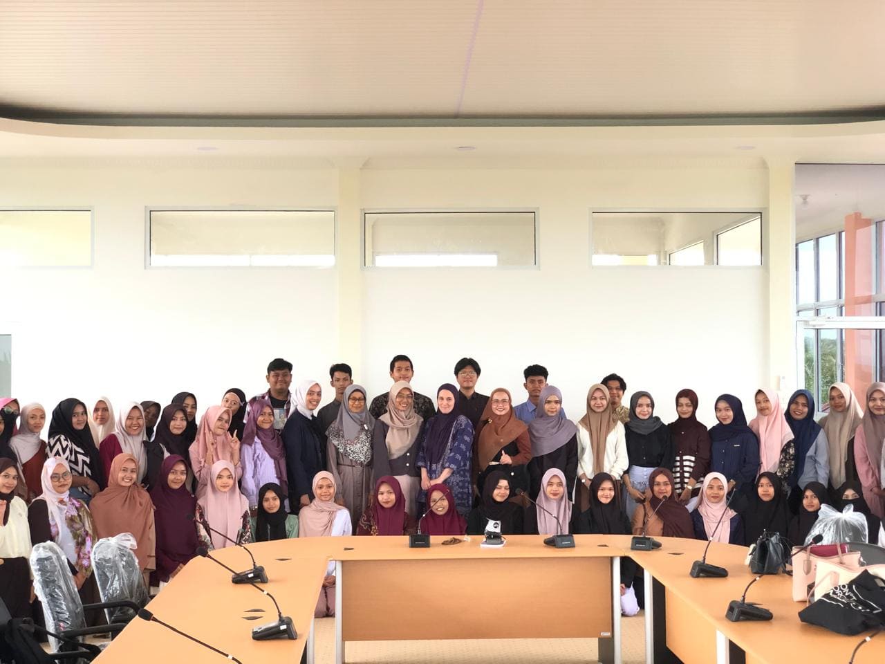 Pusat Bahasa Universitas Pahlawan Gelar Sharing Session Bersama Tamu dari Amerika