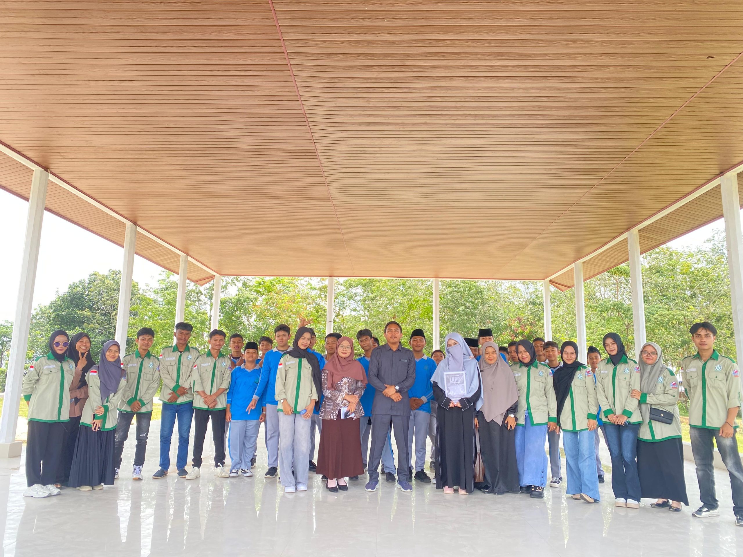 Universitas Pahlawan Sambut Kunjungan Edukatif Santri MTs Darul Fatah di Kebun Raya